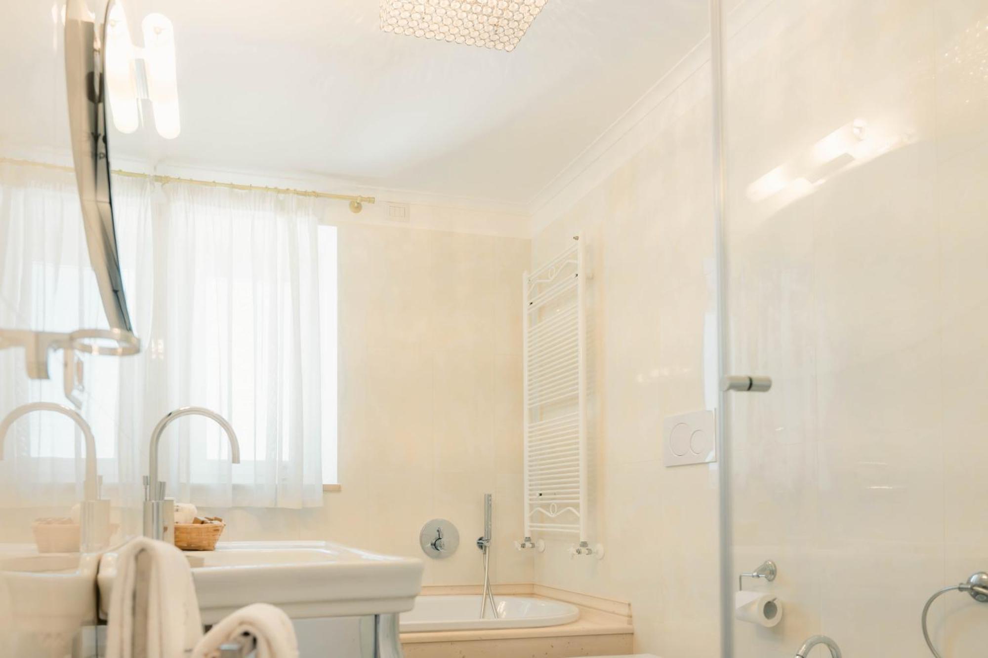 Leonardo Trulli Hotel *